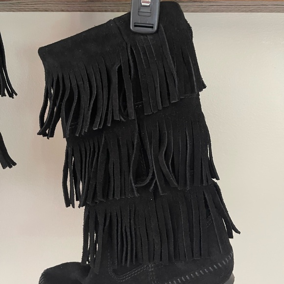 Minnetonka Black Moccasin Fringe Shoes - Picture 2 of 11